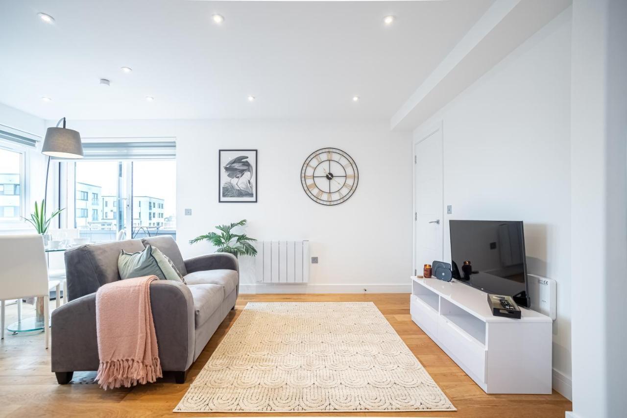 Luxe & Stylish 1 & 2 Bed Flats Near Heathrow, Legoland, & Windsor Slough Buitenkant foto