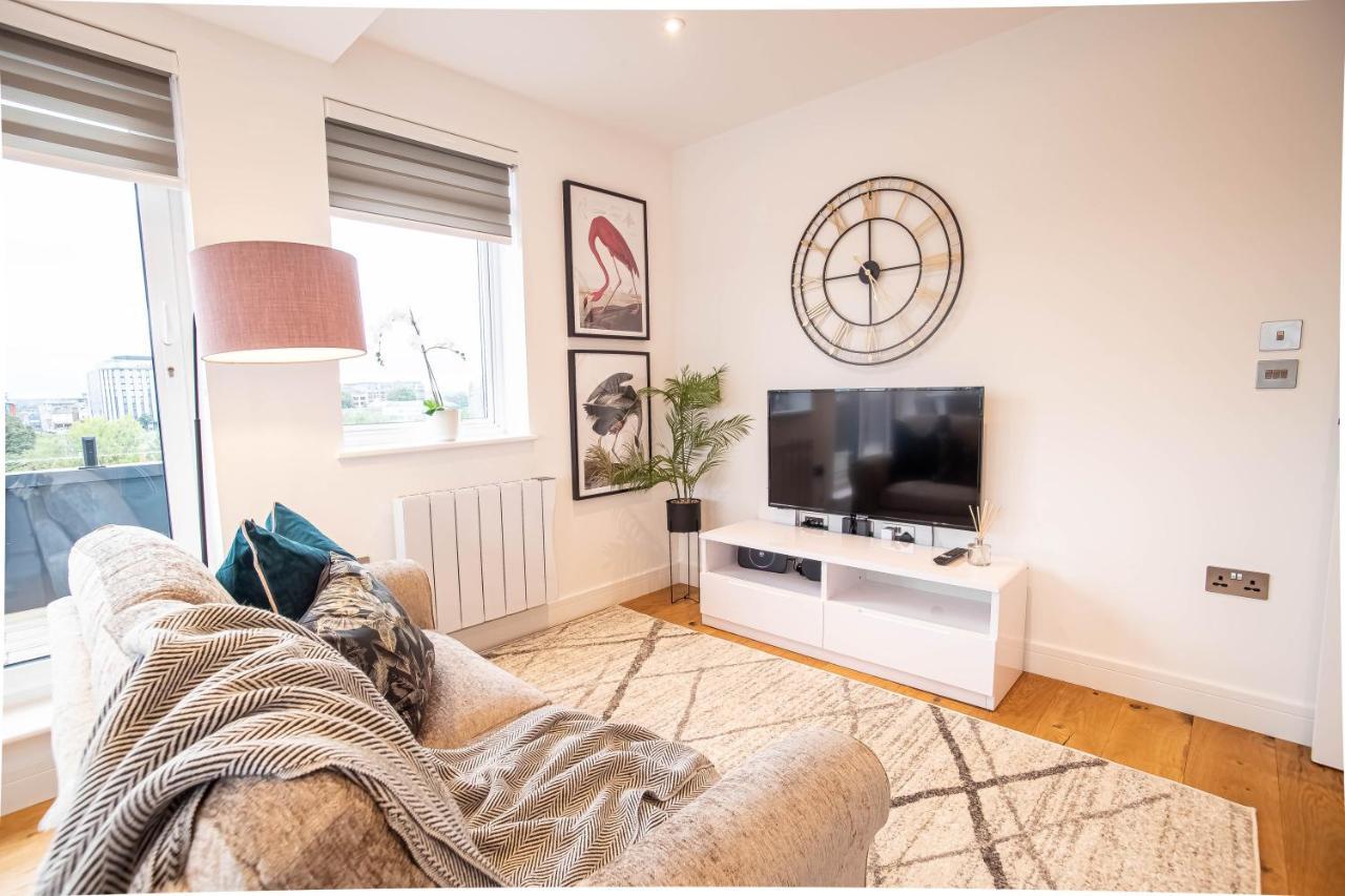 Luxe & Stylish 1 & 2 Bed Flats Near Heathrow, Legoland, & Windsor Slough Buitenkant foto