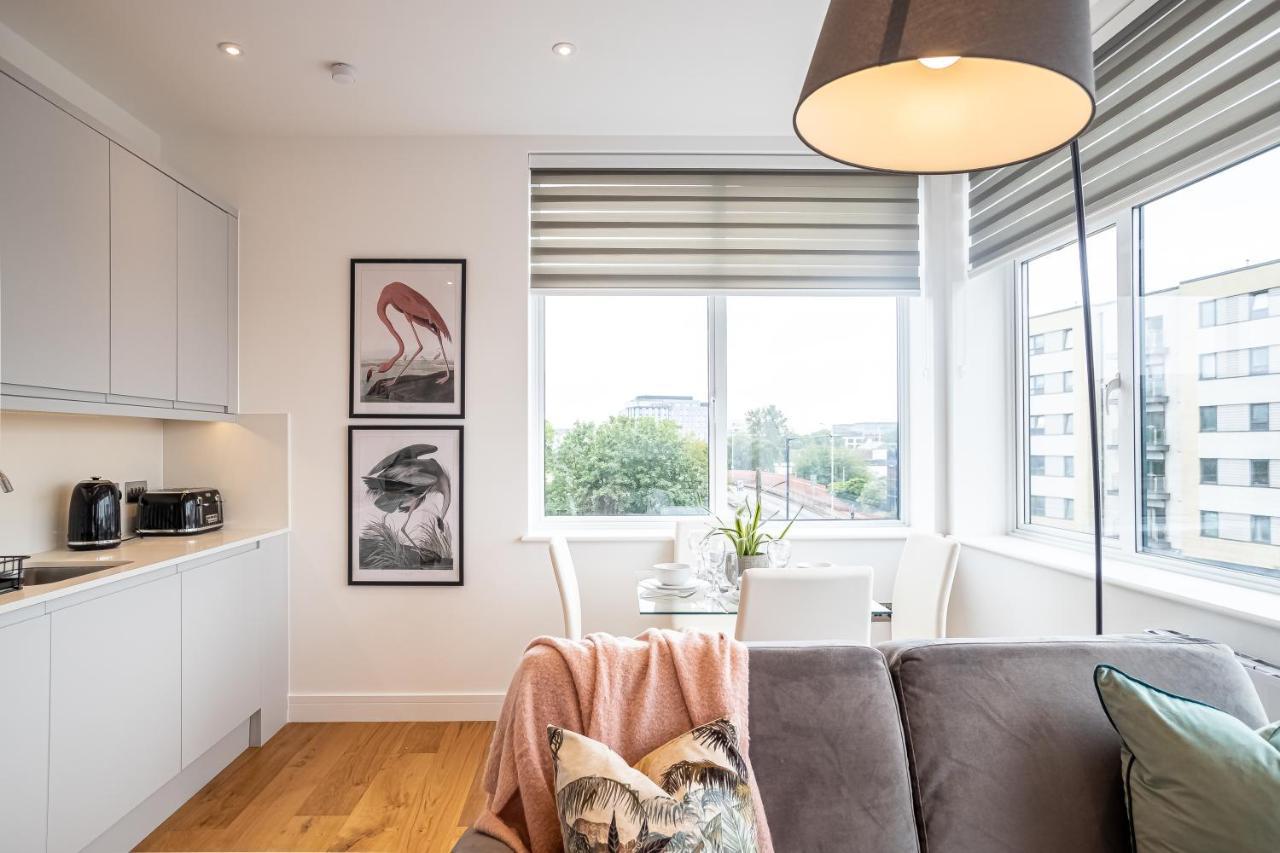 Luxe & Stylish 1 & 2 Bed Flats Near Heathrow, Legoland, & Windsor Slough Buitenkant foto