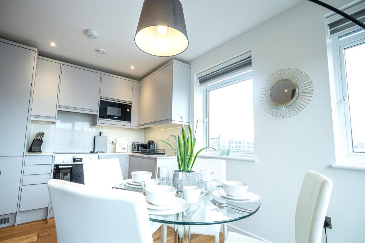 Luxe & Stylish 1 & 2 Bed Flats Near Heathrow, Legoland, & Windsor Slough Buitenkant foto