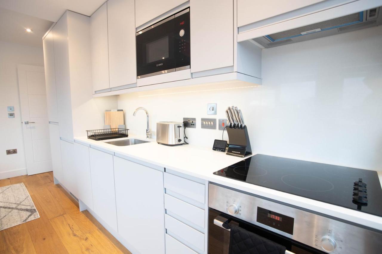 Luxe & Stylish 1 & 2 Bed Flats Near Heathrow, Legoland, & Windsor Slough Buitenkant foto