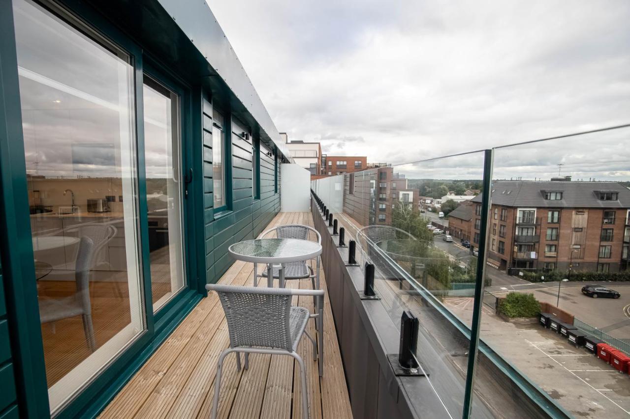 Luxe & Stylish 1 & 2 Bed Flats Near Heathrow, Legoland, & Windsor Slough Buitenkant foto