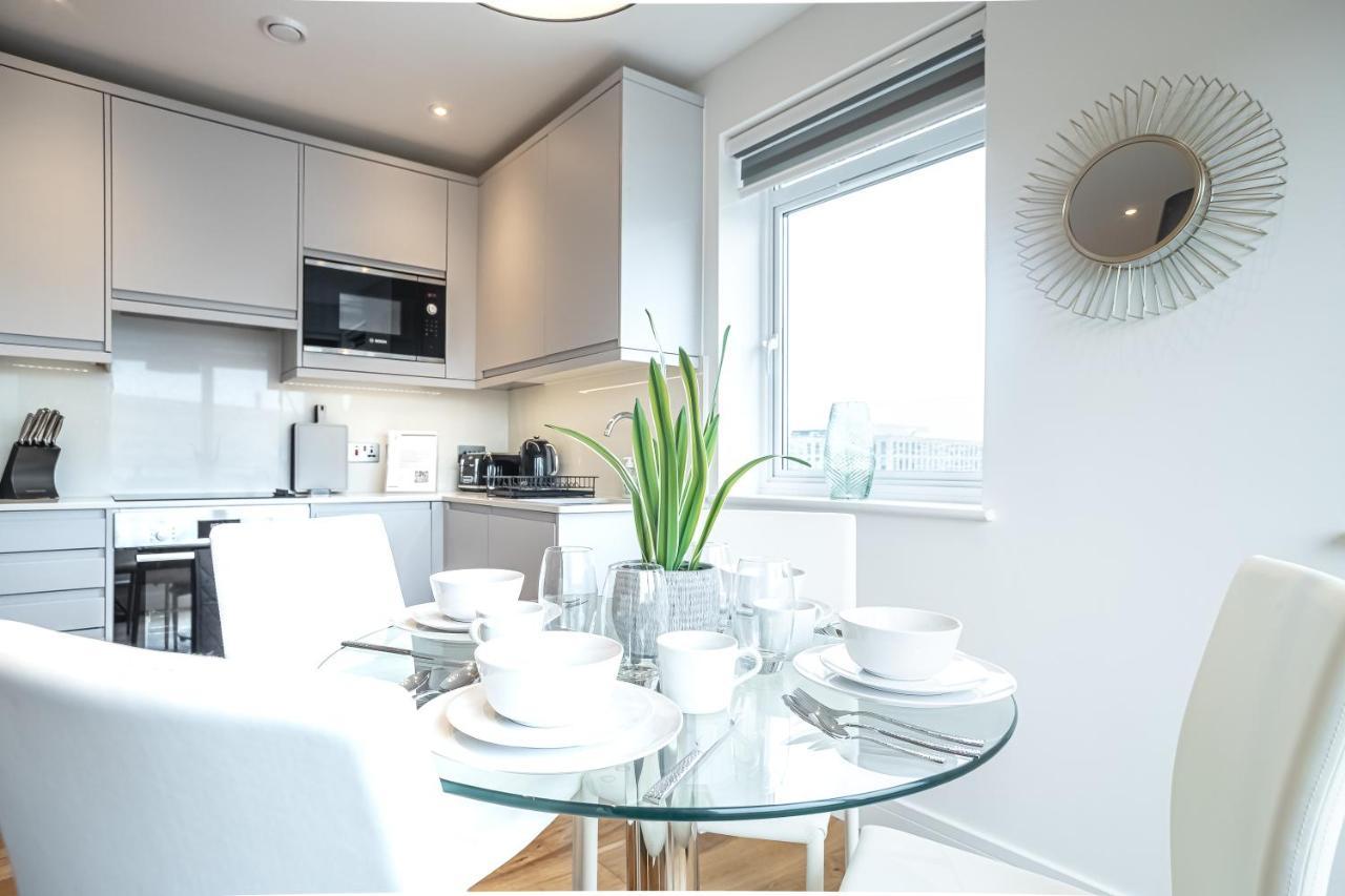 Luxe & Stylish 1 & 2 Bed Flats Near Heathrow, Legoland, & Windsor Slough Buitenkant foto