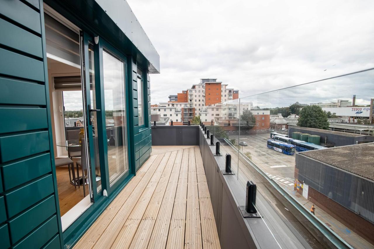 Luxe & Stylish 1 & 2 Bed Flats Near Heathrow, Legoland, & Windsor Slough Buitenkant foto