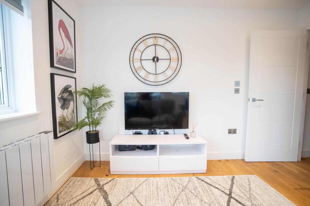 Luxe & Stylish 1 & 2 Bed Flats Near Heathrow, Legoland, & Windsor Slough Buitenkant foto