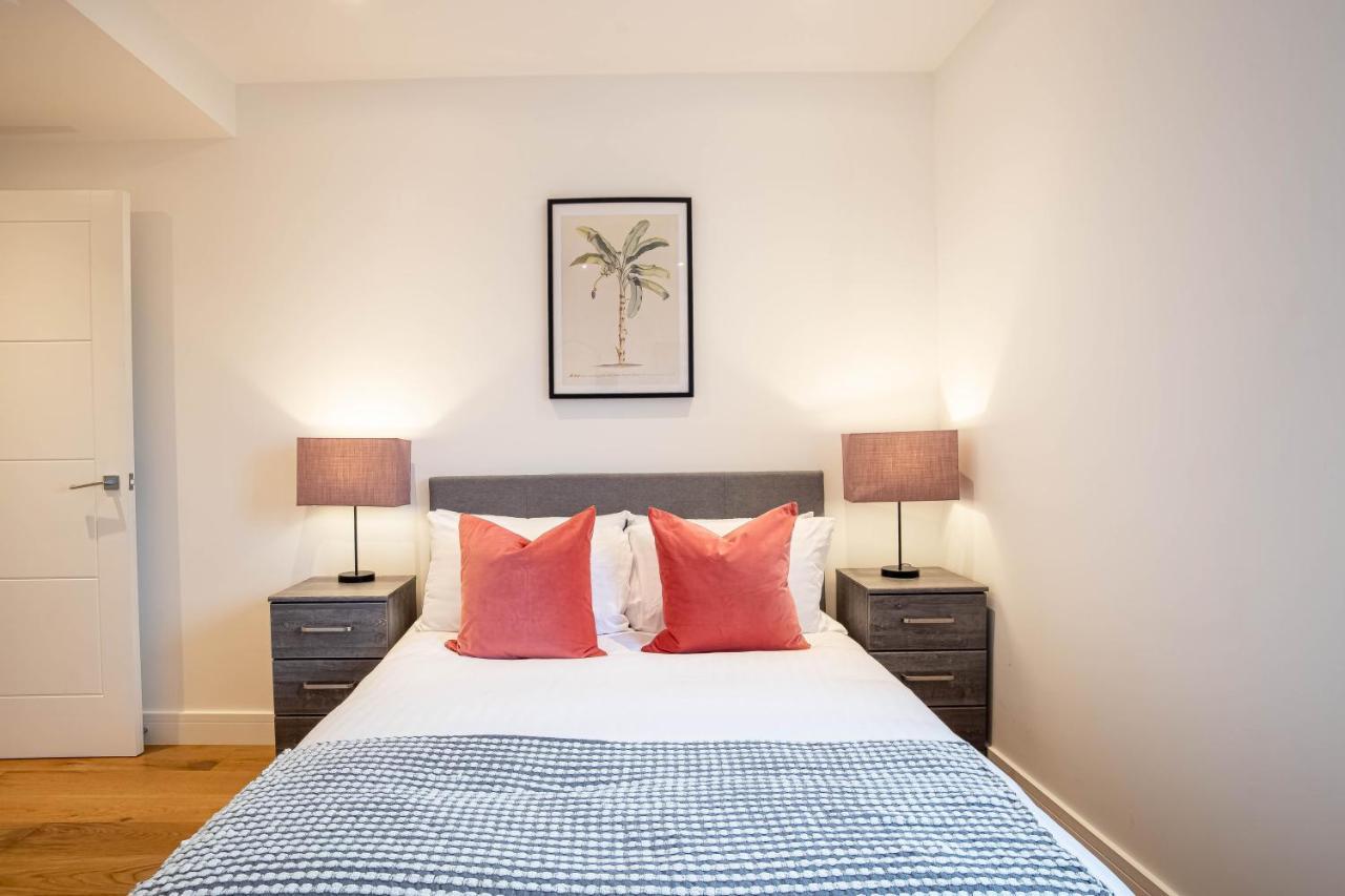 Luxe & Stylish 1 & 2 Bed Flats Near Heathrow, Legoland, & Windsor Slough Buitenkant foto