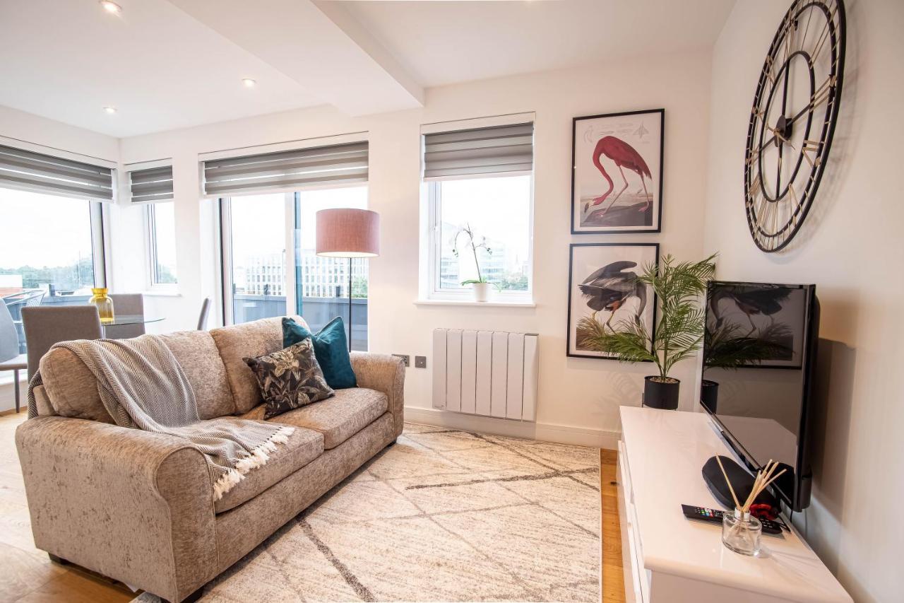 Luxe & Stylish 1 & 2 Bed Flats Near Heathrow, Legoland, & Windsor Slough Buitenkant foto